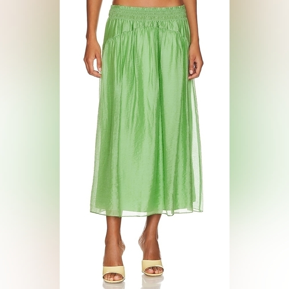 VINCE NWT Smocked Waist Pull On Skirt in Sprout - Picture 1 of 10